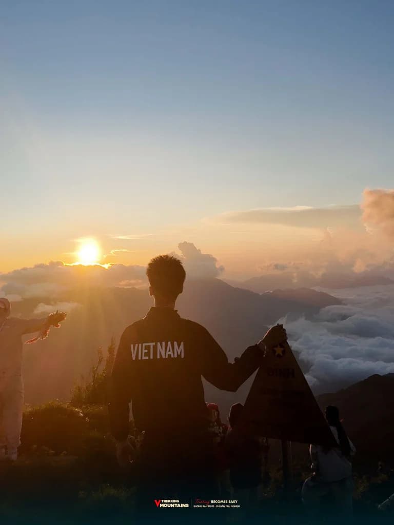 Lùng Cúng – nơi biển mây ôm trọn núi rừng: Nhật ký trekking 2.913m