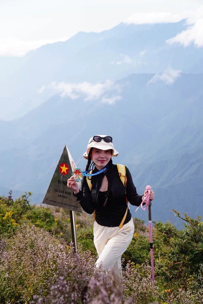 Nhật ký trekking Tà Chì Nhù của GenZ: “Vất vả kiếm tiền, rồi lại vất vả tiêu tiền”